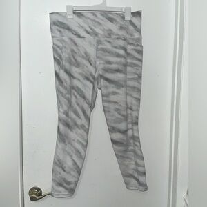 Athleta Gray/White Marble leggings with pockets. Size XL.